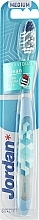 Парфумерія, косметика Зубна щітка середня Individual Clean, біло-сині квадрати - Jordan Individual Clean Medium