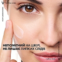 Солнцезащитный невесомый флюид против признаков фотостарения кожи лица, SPF 50+ - Vichy Capital Soleil UV-Age Daily — фото N11
