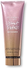 Парфумерія, косметика Лосьйон для тіла з ефектом мерехтіння - Victoria's Secret Velvet Petals Shimmer Lotion
