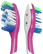 Зубная щетка "Отбеливающая" с полировочной звездочкой, мягкая, розовая - Colgate Max White — фото N3