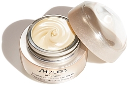 Крем для глаз - Shiseido Benefiance Wrinkle Smoothing Eye Cream — фото N2