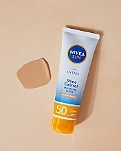 Крем для лица с матирующим эффектом SPF50 - NIVEA Sun UV Face Shine Control Mattifying Effect Medium Tinted Cream SPF50 — фото N5