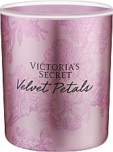 Духи, Парфюмерия, косметика Victoria's Secret Velvet Petals - Парфюмированная свеча 