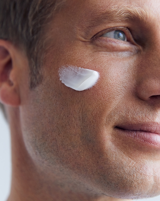 Чоловічий крем для догляду за чутливою шкірою обличчя - NIVEA MEN Sensitive Facial Cream SPF15 — фото N6