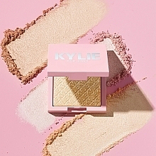 Пудра з ефектом сяйва - Kylie Cosmetics Kylighter Pressed Illuminating Powder — фото N6