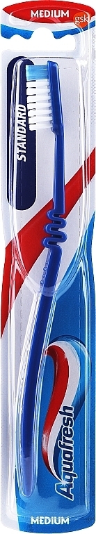 Зубна щітка середньої жорсткості "Standard", синя - Aquafresh Medium Toothbrush — фото N1