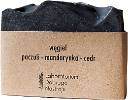Натуральное мыло "Древесный уголь-пачули-мандарин-кедр" - Laboratorium Dobrego Nastroju — фото N1