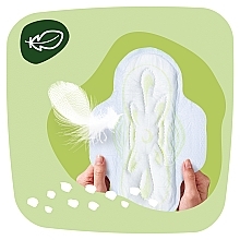 Гигиенические прокладки с крылышками, 10шт - Naturella Classic Camomile Normal, Derma-Cream — фото N6