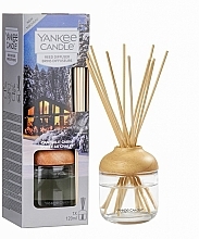 Парфумерія, косметика Аромадифузор "При свічках" - Yankee Candle Candlelit Cabin Reed Diffuser