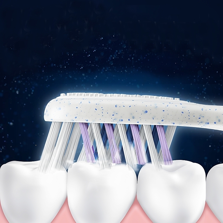Зубная щетка средней жесткости "Экстрачистка " - Oral-B 3D White Pro-Expert — фото N5