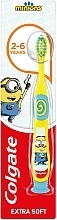 Парфумерія, косметика Зубна щітка дитяча для дітей від 2 до 6 років дуже м'яка, жовто-синя, міньйони - Colgate Kids