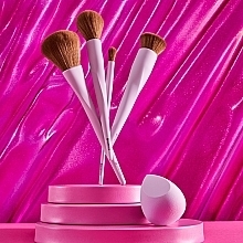 Пензлик для розтушовування - Essence All In One Blending Brush  — фото N3