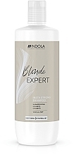 Відновлювальний і зміцнювальний шампунь для світлого волосся - Indola Blonde Expert Insta Strong Shampoo — фото N2