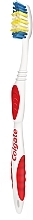 Зубная щетка "Классика здоровья" средней жесткости, красная - Colgate — фото N3