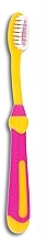 Парфумерія, косметика Дитяча зубна щітка, м'яка, від 3 років, жовта з рожевим - Wellbee