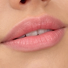 Помада для губ - Essence Lipstick Electric Glow Color Changing  — фото N5
