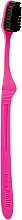 Зубная щетка "Блек Вайтенинг" медиум, розовая - Megasmile — фото N1
