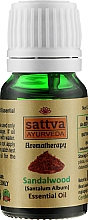 Духи, Парфюмерия, косметика Эфирное масло "Сандаловое дерево" - Sattva Ayurveda Sandalwood Essential Oil