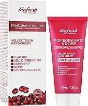 Крем для рук "Бархатное касание . Гранат и Роза" - BioFresh Via Natural Pomegranate & Rose Velvet Touch Hand Cream — фото N2