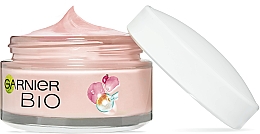 Живильний крем з олією шипшини для надання сяйва тьмяній шкірі обличчя - Garnier Bio Rosy Glow 3in1 Youth Cream — фото N11