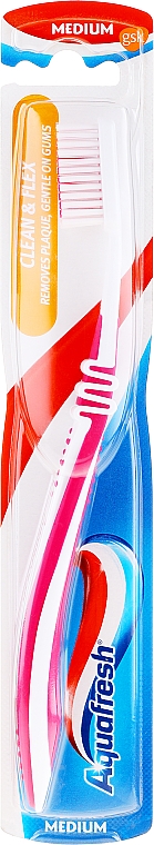 Зубная щетка средняя, розовая - Aquafresh Clean & Flex Medium Toothbrush