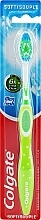 Зубна щітка, м'яка, зелена - Colgate Max Fresh — фото N1