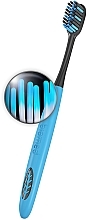 Зубная щетка с угольным напылением, средней жесткости, черно-голубая - Biomed Black Medium Toothbrush — фото N2