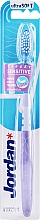 Парфумерія, косметика Зубна щітка для чутливих зубів і ясен, ультрам'яка, фіолетова з квіткою - Jordan Target Sensitive