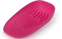 Палітра для очищення пензлів, рожева - Inglot Makeup Brush Cleansing Palette — фото N1