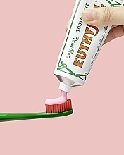 Зубная щетка мягкая, зеленая - Euthymol Regular Soft — фото N3