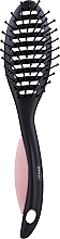 Массажная щетка для волос с каналами 22.5 см, черно-розовая - Titania Softtouch — фото N1