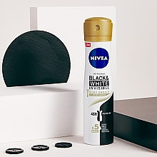 Дезодорант-антиперспірант "Ніжність шовку" - NIVEA Black & White Invisible Silky Smooth Antyperspirant Spray — фото N4
