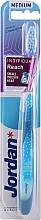 Парфумерія, косметика Зубна щітка середньої жорсткості, з захисним ковпачком, синя з ялинкою - Jordan Individual Reach Toothbrush