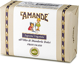 Мыло с маслом сладкого миндаля - L'Amande Vegetable Soap Sweet Almond Oil — фото N1