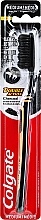 Парфумерія, косметика Зубна щітка середньої жорсткості "Деревне вугілля", помаранчево-чорна - Colgate Double Action Charcoal Medium Toothbrush