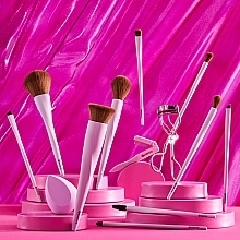 Кисть для макияжа - Essence Make Up Buffer Brush 01 Buff Away Your Problems — фото N5