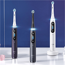 Електрична зубна щітка, біла - Oral-B Braun iO Серія 8 — фото N9