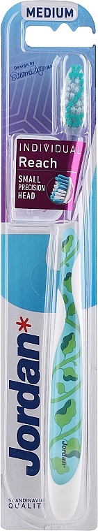 Зубная щетка средней жесткости, с защитным колпачком, белая с зелеными листиками - Jordan Individual Reach Toothbrush — фото N1