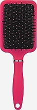 Парфумерія, косметика Щітка для волосся широка прямокутна з нейлоновою щетиною та шпильками, рожева - Disna Pharma