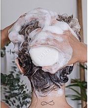 Твердый шампунь для питания волос с аргановым маслом холодного отжима - Nature Box Nourishment Vegan Shampoo Bar With Cold Pressed Argan Oil — фото N4