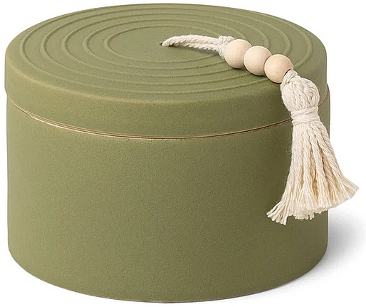 Ароматическая свеча в банке, светло-зеленая - Paddywax Cypress & Fir Ceramic Candle With Lid & Beaded Hang Tag Sage Green — фото N1