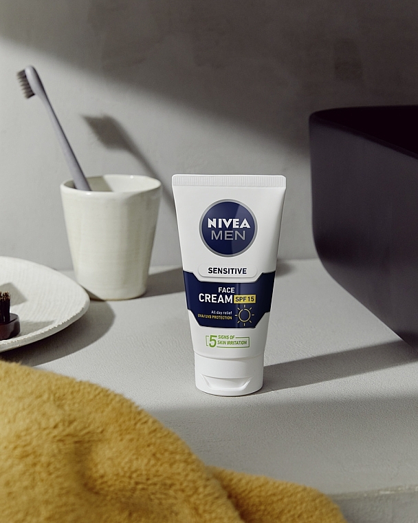Чоловічий крем для догляду за чутливою шкірою обличчя - NIVEA MEN Sensitive Facial Cream SPF15 — фото N4
