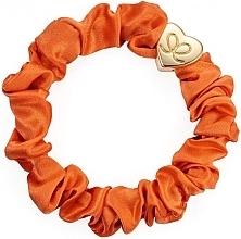 Шелковая резинка для волос, золотое сердце, оранжевая - By Eloise London Gold Heart Silk Scrunchie Orange Peel — фото N2