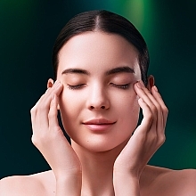 Антивіковий крем для шкіри навколо очей - Shiseido Future Solution LX Legendary Enmei Ultimate Radiance Eye Cream — фото N6