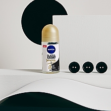 Дезодорант кульковий антиперспірант "Ніжність шовку" - NIVEA Black & White Invisible Silky Smooth Deodorant Roll-on — фото N2