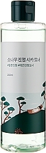 Заспокійливий тонер з екстрактом голок сосни - Round Lab Pine Calming Cica Toner — фото N1