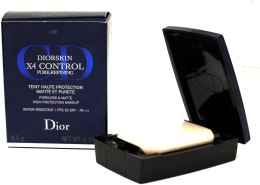 Парфумерія, косметика Матуюча пудра - Christian Dior Diorskin X4 Control Pore Refining Compact (тестер в коробці)