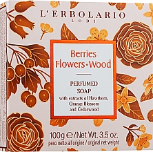 Запашне мило "Сади Ломбардії" - L'Erbolario Berries Flower Wood Perfumed Soap — фото N1