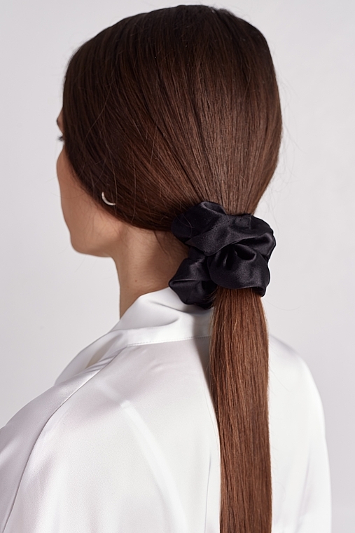 Резинка для волосся з натурального шовку, пишна, чорна - de Lure Scrunchie — фото N2