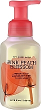 Духи, Парфюмерия, косметика Мыло-пена для рук "Розовый персиковый цвет" - Bath And Body Works Gentle & Clean Foaming Hand Soap Pink Peach Blossom